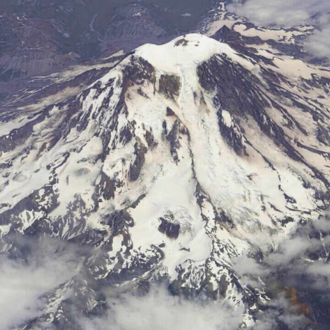 America’s Deadliest Volcano Is Talking: Mount Rainier’s 72-Hour Tremor Phase Has Scientists on Edge.