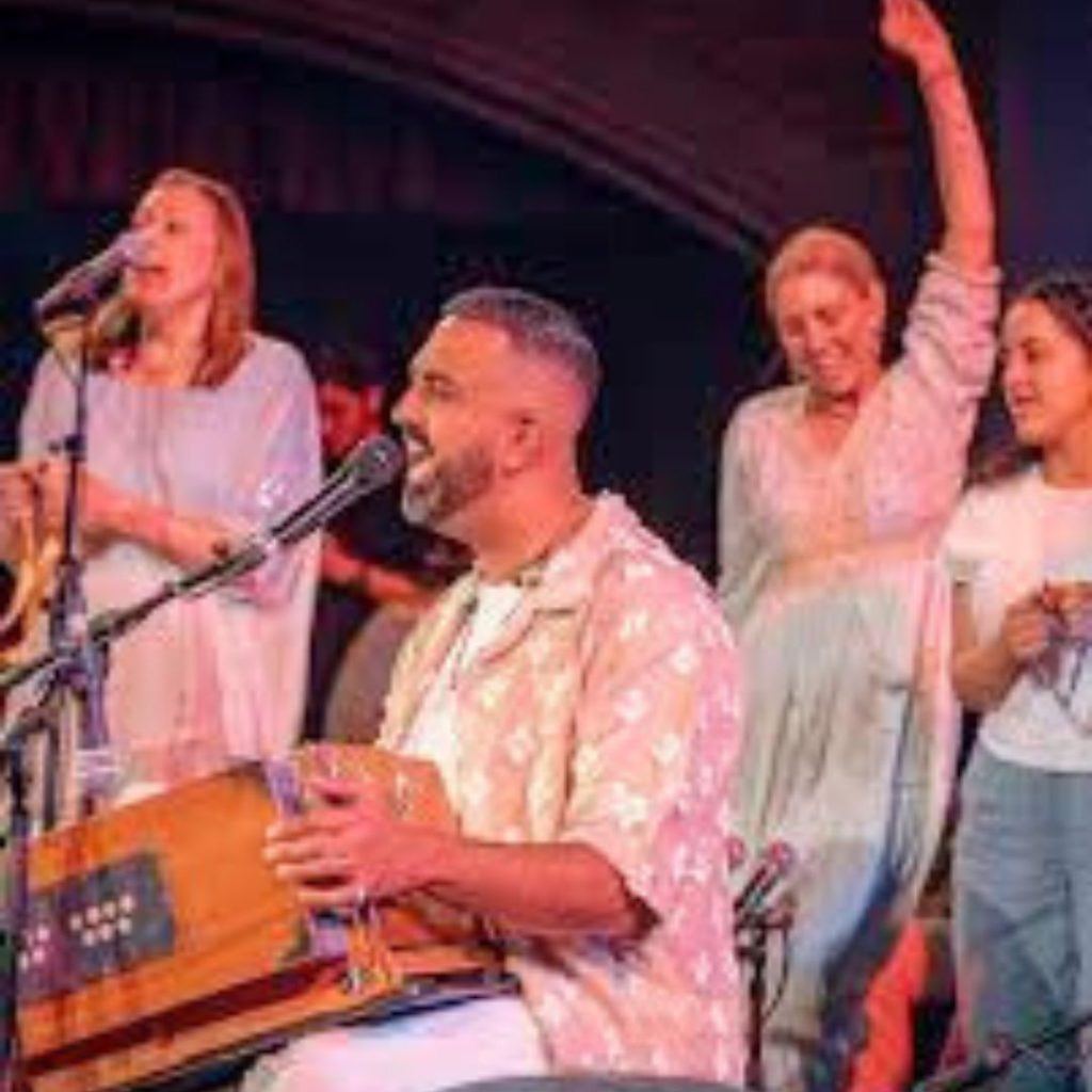 Discover Bhajan Clubing in the USA – a sober raving trend blending devotional bhajans with modern beats. Explore its rise among Gen Z, events in major cities, and impact on nightlife.